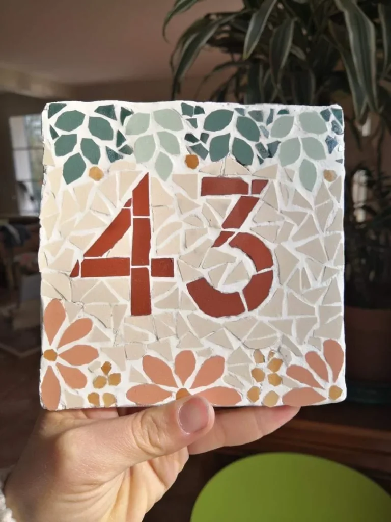 Numéro de maison en mosaïque 43