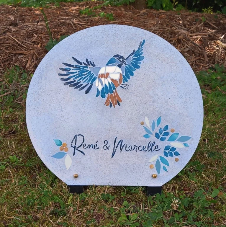 plaque funéraire oiseau avec texte René & Marcelle